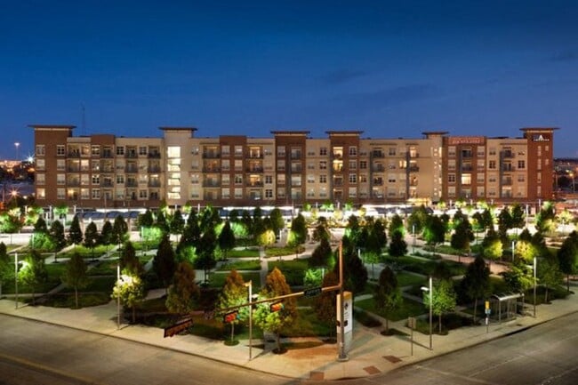 Ambrose in Dallas, TX - Foto de edificio - Building Photo