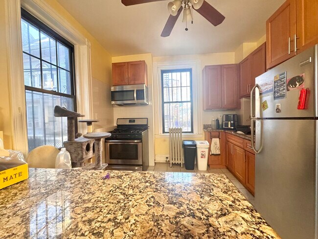 57 Brighton Ave, Unit 3 in Boston, MA - Foto de edificio - Building Photo