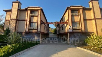 31 E Colorado Blvd in Arcadia, CA - Building Photo