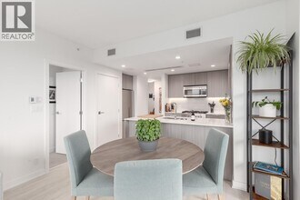 1471 Hunter St in North Vancouver, BC - Building Photo - Building Photo