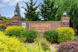 6413 Sand Point Way NE in Seattle, WA - Building Photo - Building Photo