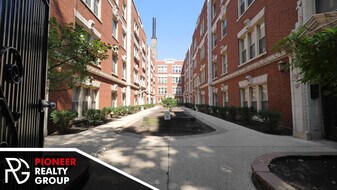 546 W Surf St, Unit #546-S2 in Chicago, IL - Building Photo