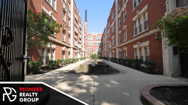 546 W Surf St, Unit #546-S2