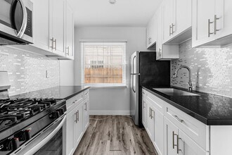 241 Bonito Avenue in Long Beach, CA - Building Photo - Interior Photo