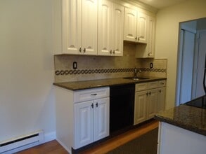 142 Cross Slope Ct in Englishtown, NJ - Building Photo - Building Photo