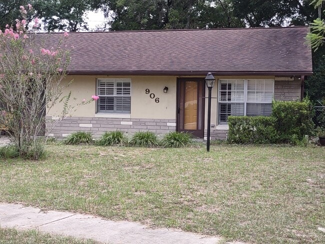 property at 906 Hartford Dr