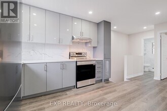 384 Oakwood Ave in Toronto, ON - Building Photo - Building Photo