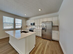 1092 Broyles Xing in Pataskala, OH - Foto de edificio - Building Photo