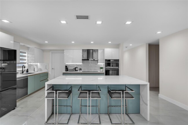 property at 1045 Hollywood Blvd