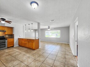 5773 56th Terrace N in St. Petersburg, FL - Building Photo - Building Photo