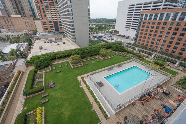 1250 S Michigan Ave, Unit 2408 in Chicago, IL - Building Photo - Building Photo