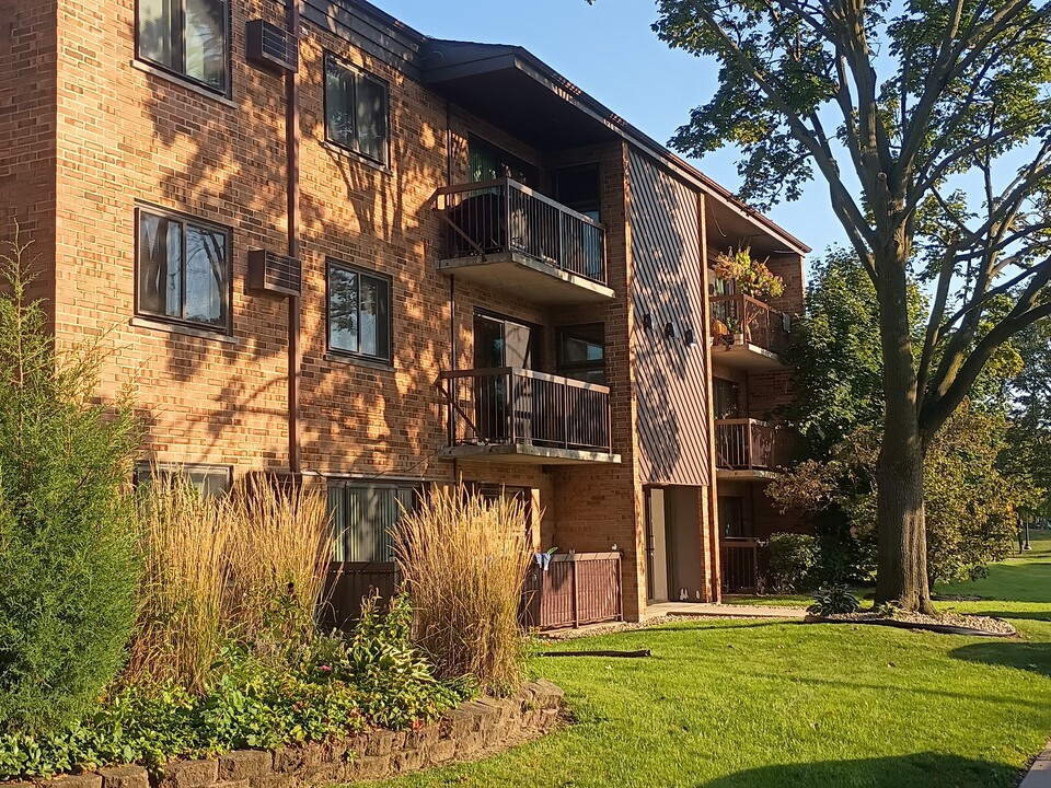 5511 N Chester Ave, Unit 32 in Chicago, IL - Building Photo