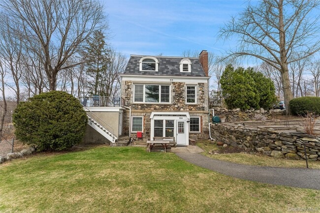 598 N Lake Blvd in Mahopac, NY - Building Photo - Building Photo