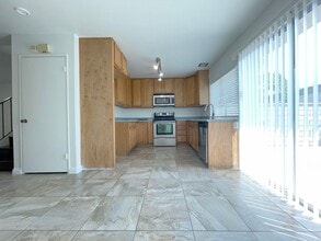 631 W Alton Ave in Santa Ana, CA - Building Photo - Building Photo