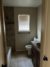 1906 Sunnyside Rd in Floresville, TX - Building Photo - Building Photo