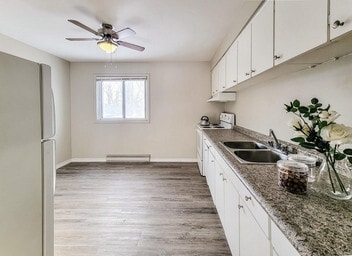 Wellington Court in Fergus, ON - Building Photo