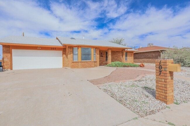 3 Bedroom 2 Bath Home in Alamogordo, NM - Building Photo - Building Photo