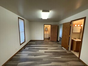 214 N Broad St in Grove City, PA - Building Photo - Building Photo