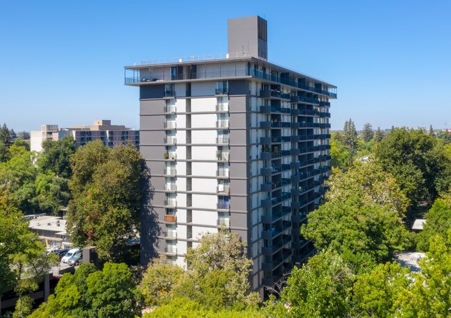 Capitol Towers in Sacramento, CA - Building Photo - Building Photo