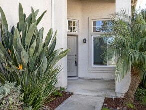 2042 Redwood Crest in Vista, CA - Building Photo - Building Photo