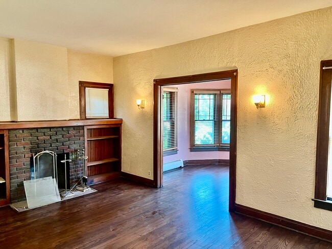 1701 Victoria Ave in North Chicago, IL - Building Photo - Building Photo