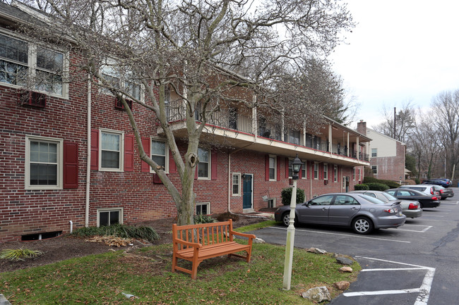 Wallingford Arms Apartments in Wallingford, PA - Building Photo - Building Photo