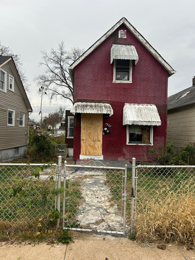 property at 4922 Davison Ave