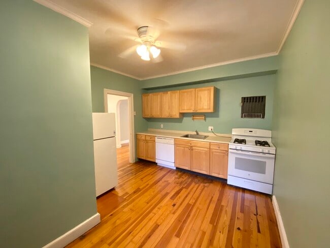 23 Fairbanks St, Unit 11 in Brookline, MA - Building Photo - Building Photo