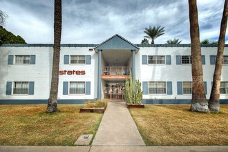 The Estates at Medlock in Phoenix, AZ - Building Photo - Building Photo