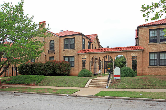 Brentwood Terrace Apartments in Oklahoma City, OK - Foto de edificio - Building Photo