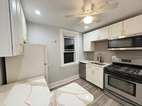 5836 Phillips Ave, Unit Apartment 1 in Pittsburgh, PA - Building Photo - Building Photo