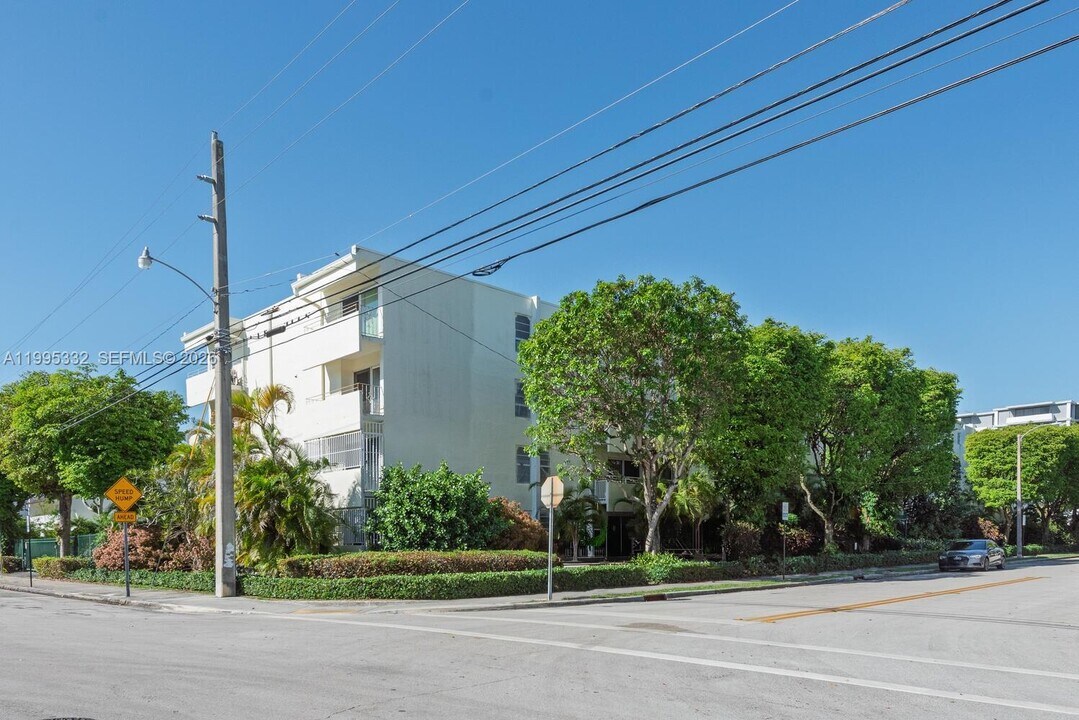 5838 SW 74th Terrace in South Miami, FL - Building Photo