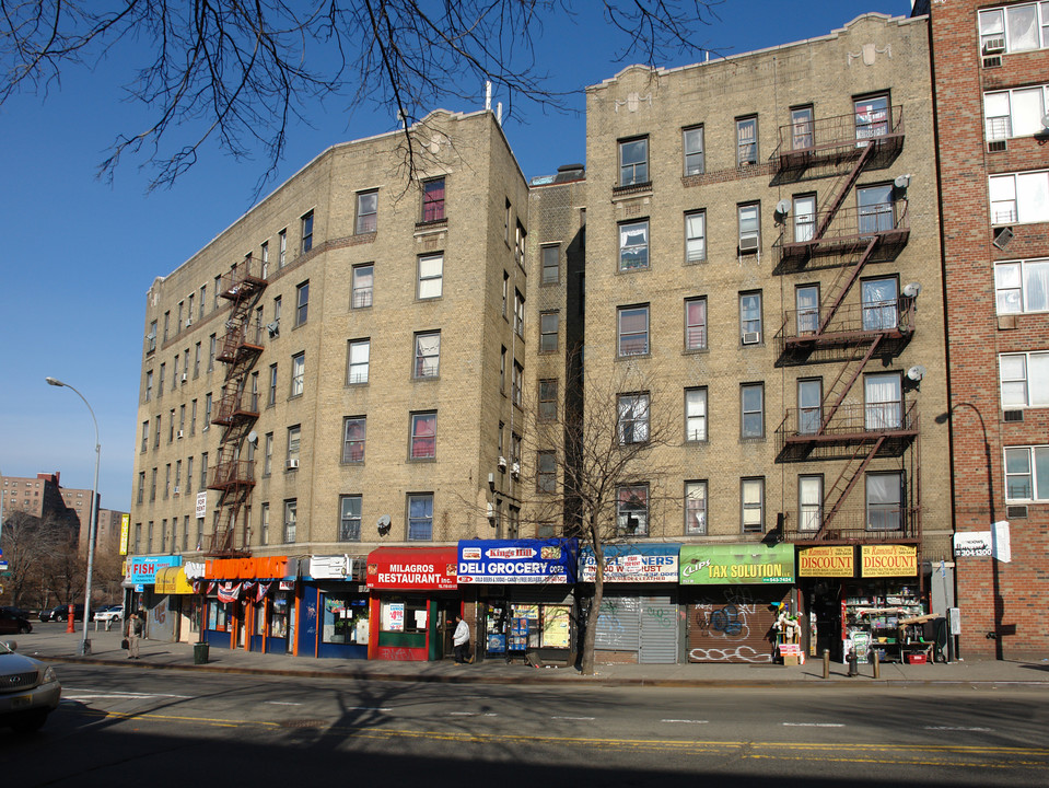 255-271 W Kingsbridge Rd in Bronx, NY - Building Photo