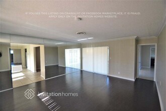 1501 N 46th Ave in Hollywood, FL - Foto de edificio - Building Photo