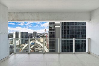 1040 Biscayne Blvd in Miami, FL - Building Photo - Building Photo