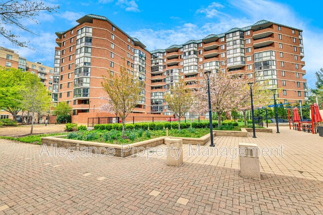 property at 1001 N Randolph St