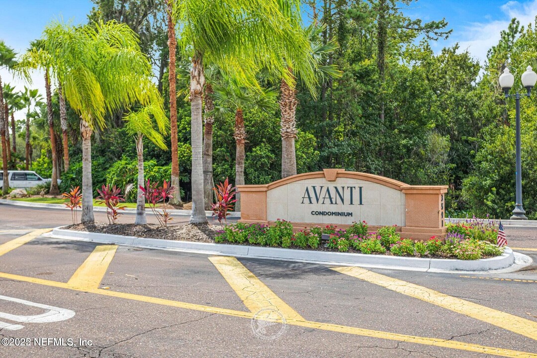 3591 Kernan Blvd S in Jacksonville, FL - Foto de edificio