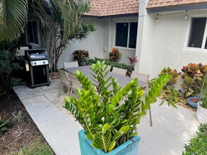 4021 N Cypress Dr in Pompano Beach, FL - Building Photo - Building Photo