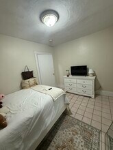 190 L St, Unit 1 in Boston, MA - Foto de edificio - Building Photo