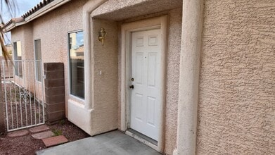 1136 Warm Canyon Way in Las Vegas, NV - Building Photo - Building Photo