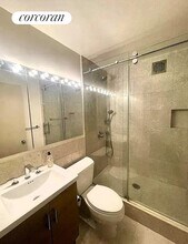 244 Madison Ave in New York, NY - Foto de edificio - Building Photo