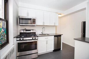 200 E 36th St in New York, NY - Building Photo