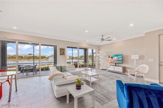201 Indies Dr E in Naples, FL - Building Photo - Building Photo