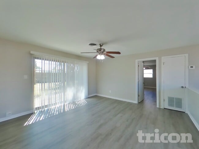 1122 Ibsen Ave in Orlando, FL - Foto de edificio - Building Photo