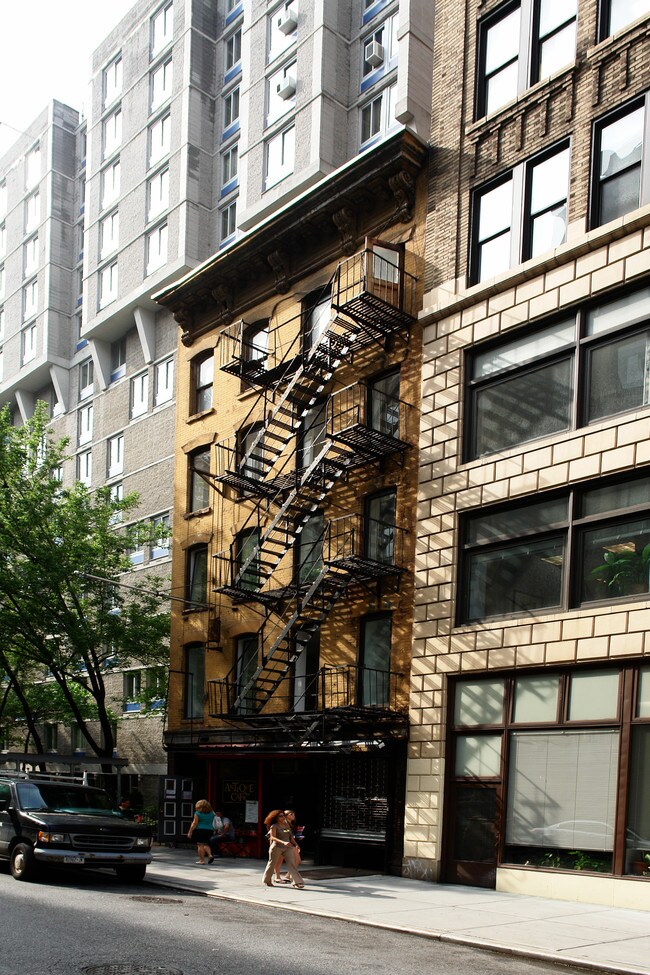 234 W 27th St in New York, NY - Building Photo - Building Photo