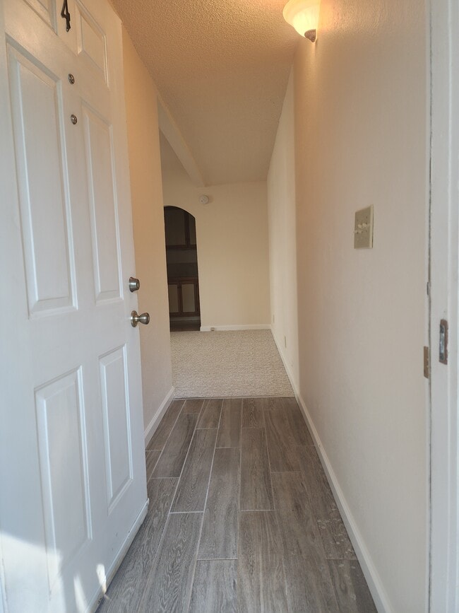 1123 Eureka Way, Unit # 4 in Redding, CA - Building Photo - Building Photo