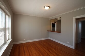 4402 W Belden Ave, Unit 2 in Chicago, IL - Foto de edificio - Building Photo