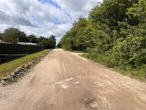 16000 SW 209th Ave in Miami, FL - Building Photo - Building Photo