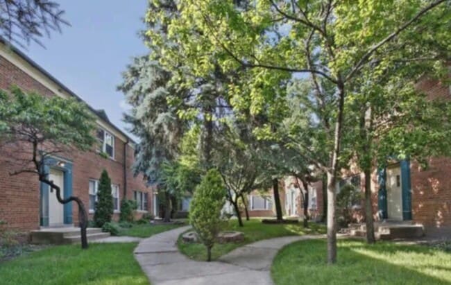 property at 2112 W Farragut Ave