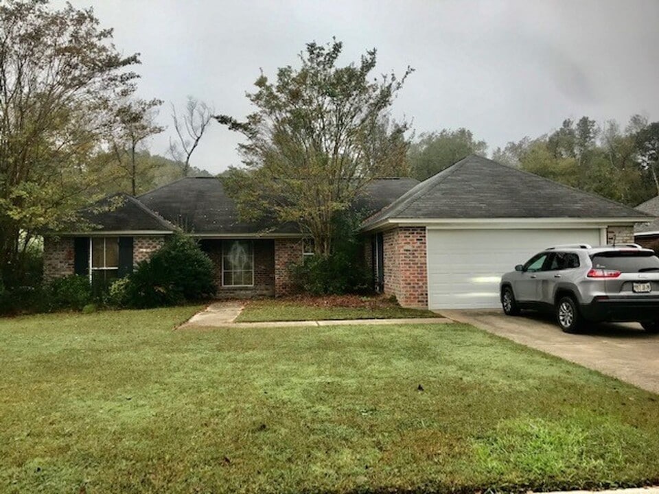 215 Winchester Dr in West Monroe, LA - Building Photo